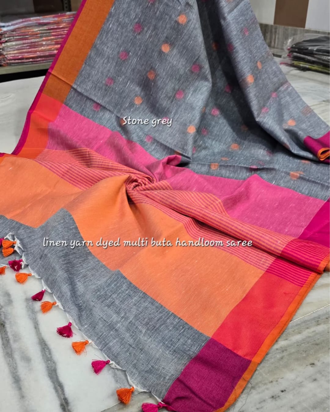 Pure Linen Butta Saree with Contrast Piping & Pattu Pallu
