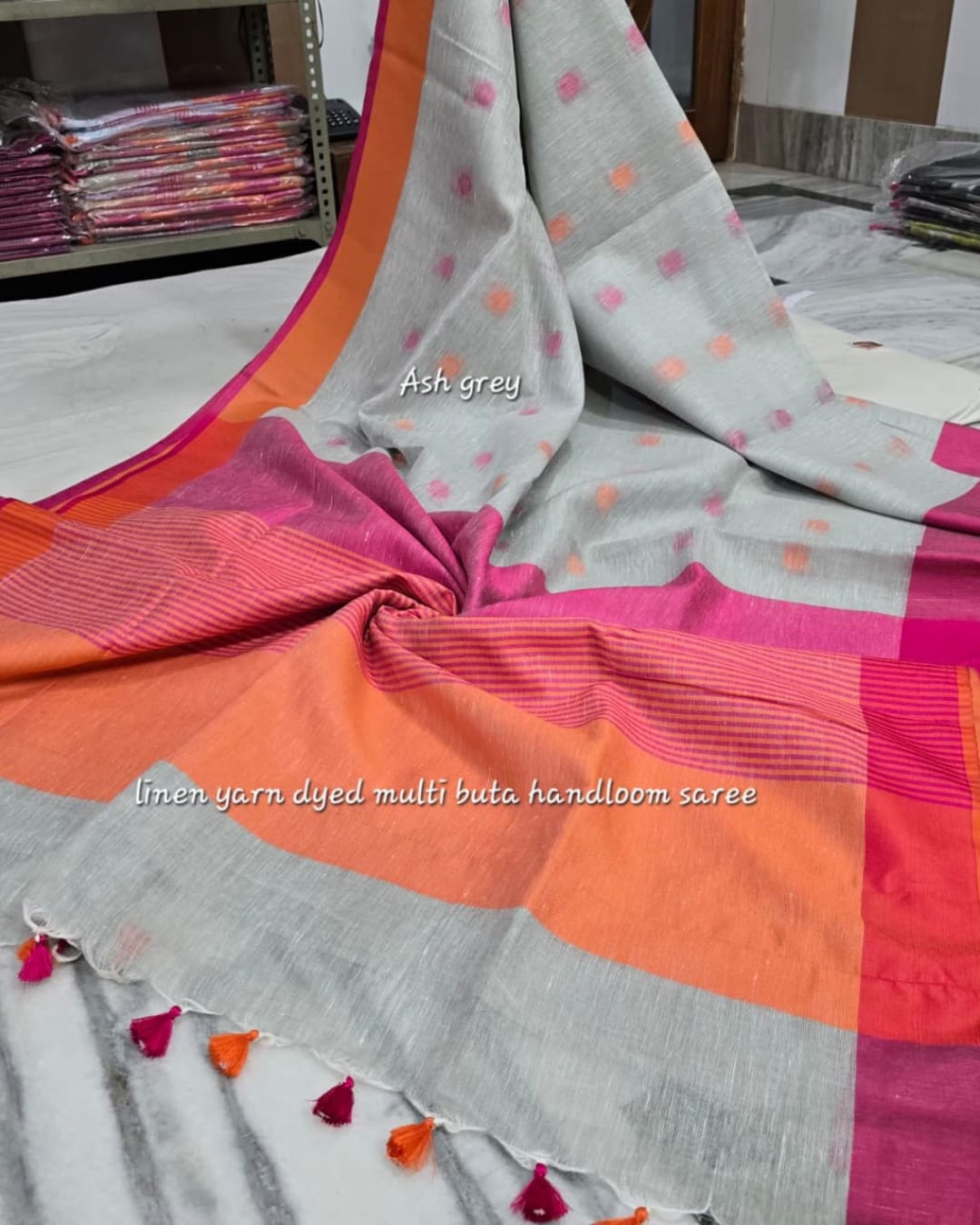 Pure Linen Butta Saree with Contrast Piping & Pattu Pallu